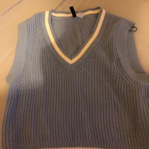 Stickad väst S/M - Helt ny använd två ggr