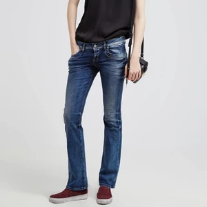 ltb jeans - säljer mina LTB valerie jeans! helt oanvända prislapparna kvar, säljer då jag beställde två💗 köptes för 699kr skriv privat för mer bilder 