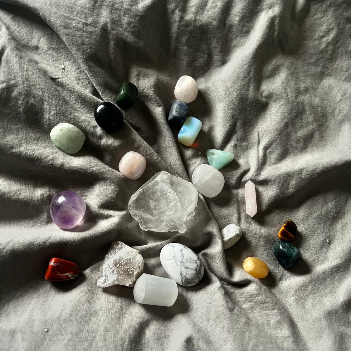 massa olika kristaller  - 91