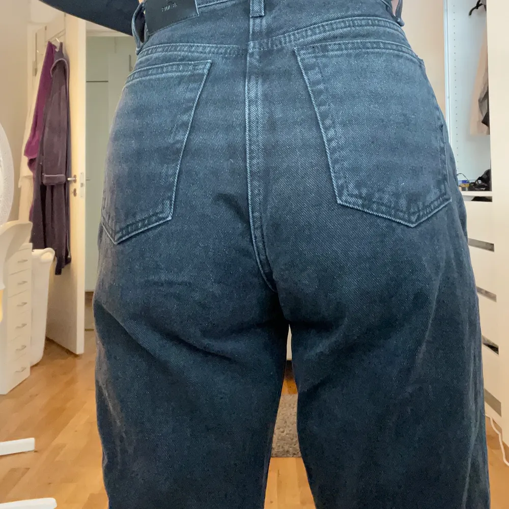 Säljer mina Nelly jeans då de inte kommer till användning längre. . Jeans & Byxor.