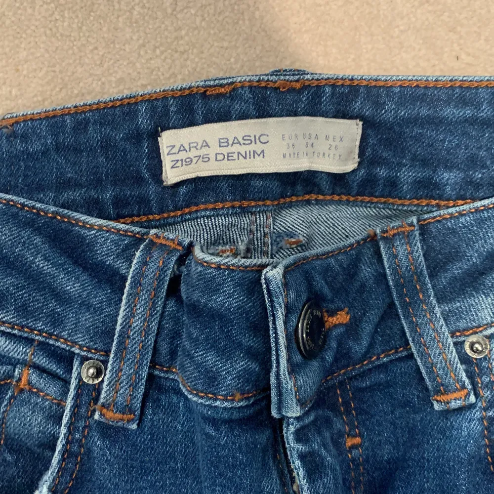 Aldrig använda Zara jeans bootcut sitter super bra. Jeans & Byxor.