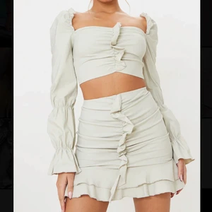 Co set kjol och topp - Jätte fint beige set! 100kr st eller 150 tillsammans🫶 Lappar kvar aldrig använd