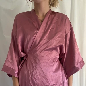 Victoria’s secret morgonrock  - ❗️kontakta innan köp❗️ säljer denna Victorias secret morgonrock, aldrig använd! Möts helst, skriv privat för detaljer!💕