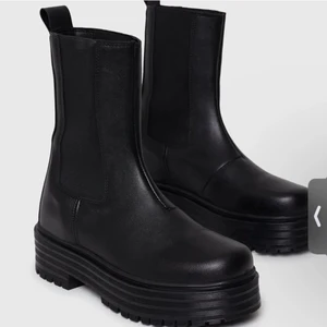 Boots  - Boots från nelly som är som nya då jag bara använt dem en gång (fick hem dom förra veckan!) normala i storlek , köpet för 600kr