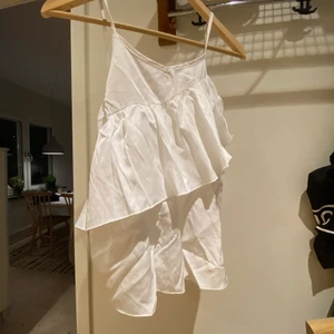 Fint linne från Kappahl  - Mycket bra skick, passar till allt 💙