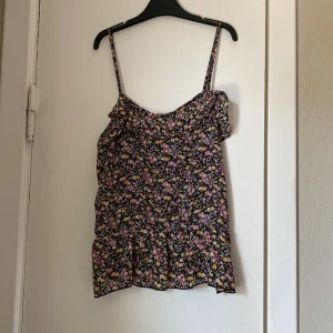 Linne - Linne, i gott skick, mönstrad med blommor