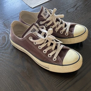Bruna Converse - Bruna Converse äkta såklart, bra skick 