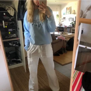 Linnebyxor  - (lånade bilder) Super snygga lågmidjade linnebyxor, aldorg andvönda, skriv för egna bilder!!! kan posta och mötas upp i sthlm❤️❤️Tryck inte på köp nu!!!