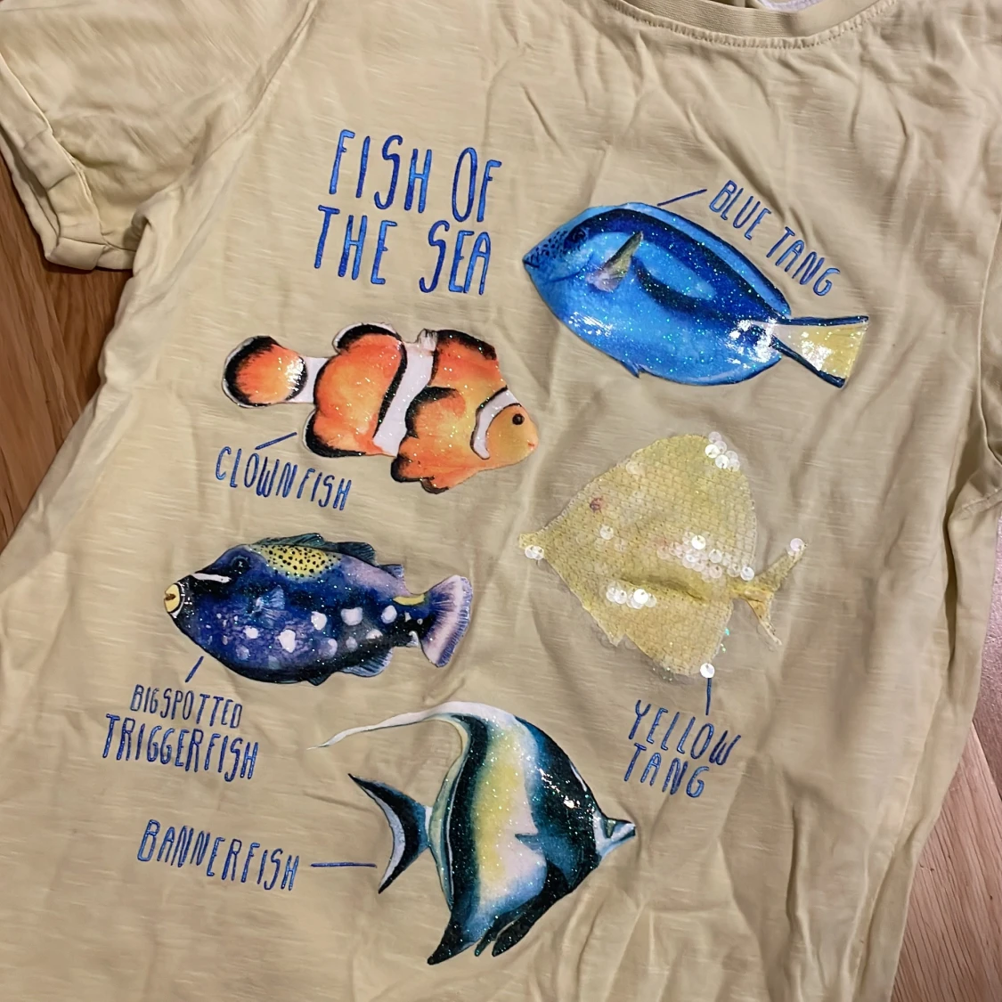 T-shirt med fiskar - 90