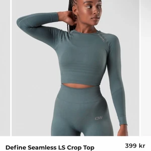 Träningskläder från Icaniwill  - Säljer byxor och tröja från icaniwill i färgen jungle green. Ordinarie pris är 399kr för tröjan och 699kr för byxorna. Byxorna är storlek xs men passar bra om man brukar ha S då dom är stretchiga och toppen är i storlek S. Säljes tillsammans 500kr+frakt🌸🤍
