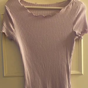 Lila klänning  - Köpt från SHEIN. Aldrig använd. Lite genomskinlig. 