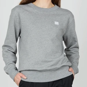 Acne sweatshirt - Säljer denna acne sweatshirten köp 2021, köptes för 2000 säljer för 800. Knappt använd och inga defekter. 