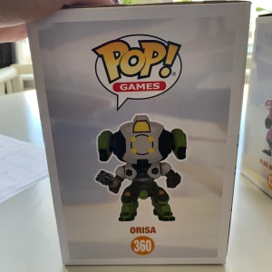 Funko pop nr.360 Orisa - Hej, Jag säljer min funko figur för rensar mitt rum och känner att den är i vägen💞 Den är öppnad ungefär en gång bara men annars i nyskick❤️ Skriv vid frågor eller intresse!💞