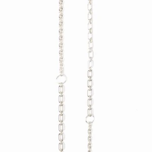 Kedja till majeväska - Säljer min maje kedja till maje väska, går såklart att ha till andra väskor också. Helt oanvänd!! Säljer då min majeväska blev snodd någon dag efter att jag fick den och kedjan inte kommer till andvändning. Nypris 1049kr💕 Mitt pris 600kr.