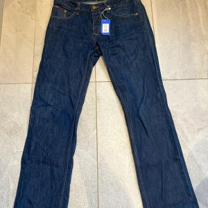 Tommy hilfiger jeans  - Snygga Tommy hillfiger jeans köpta på sellpy. Säljer då de är för stora. De är aldrig använda. Köparen står för frakt. 
