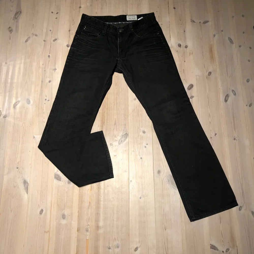 Tom tailor jeans bootcut Storlek:W31/L32 Skick:8/10 Pris:300kr  Köparen står för eventuell frakt. 66kr spårbar med postnord.  . Jeans & Byxor.