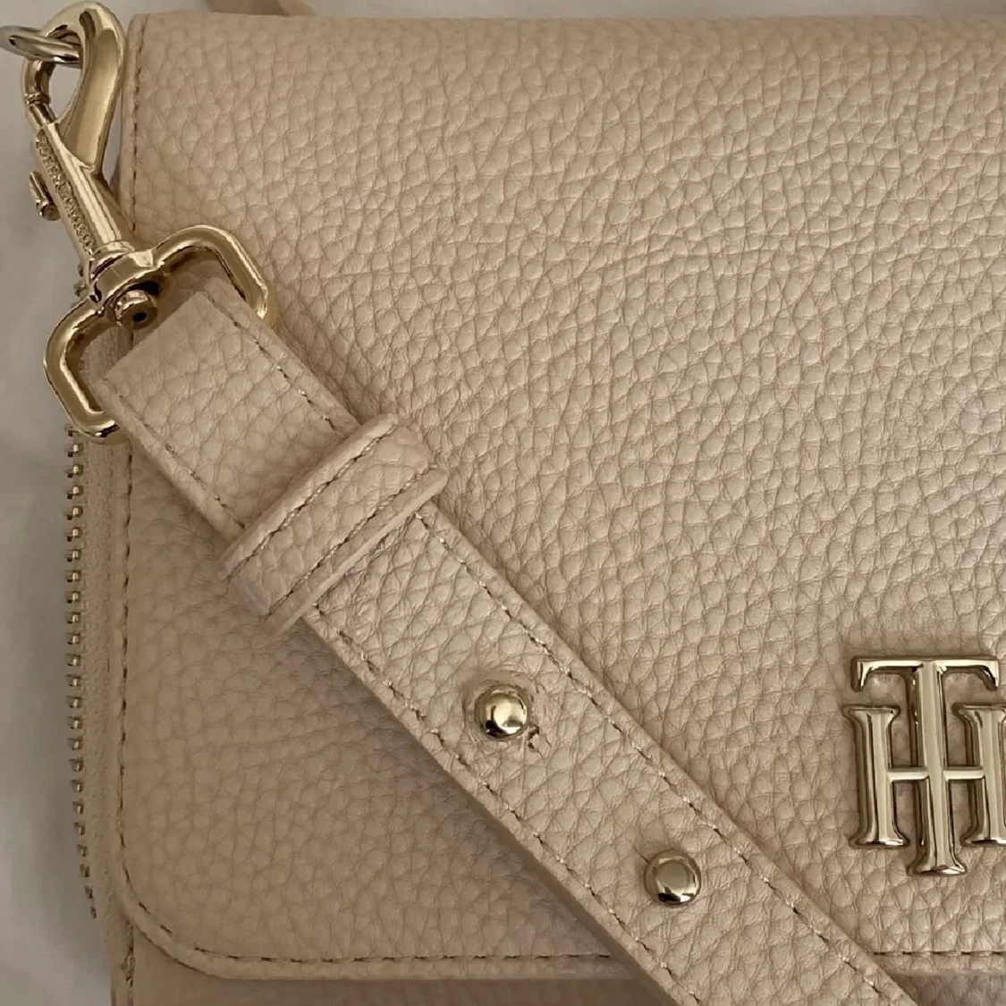 Tommy hilfiger väska  - 91