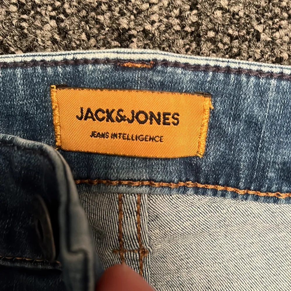 Säljer Jack & Jones jeans då dom är för små och inte komme till användning nästan aldrig använda:). Jeans & Byxor.