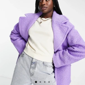 Lila oversize jacka - Lila oversize jacka i boucle. Helt ny, aldrig använd