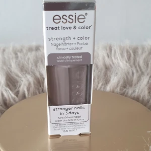 essie  - Nagellack 