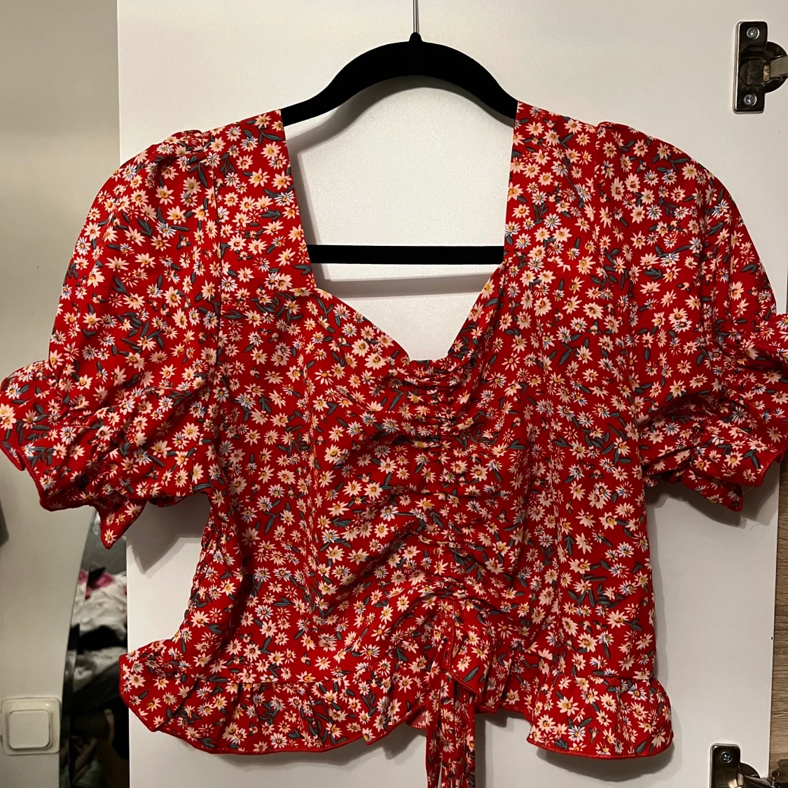 Röd blommig topp - 91