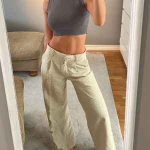 Kostymbyxor  - Storlek 34! Bra skick! Passar mig som är 162 cm lång!