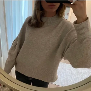 Stickad tröja  - Fin jätteskön stickad tröja 💓(Lånad bild) skriv privat för egna bilder.