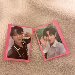 Changbin Stray kids - Säljer 2 photocards på Changbin från Stray kids. Vänstra 55 kr högra 30 kr och 15 kr frakt :)