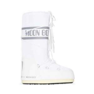 säljer mina vita moon boots köpte dom förra året å använt unefär en halv vinter, bra skick 