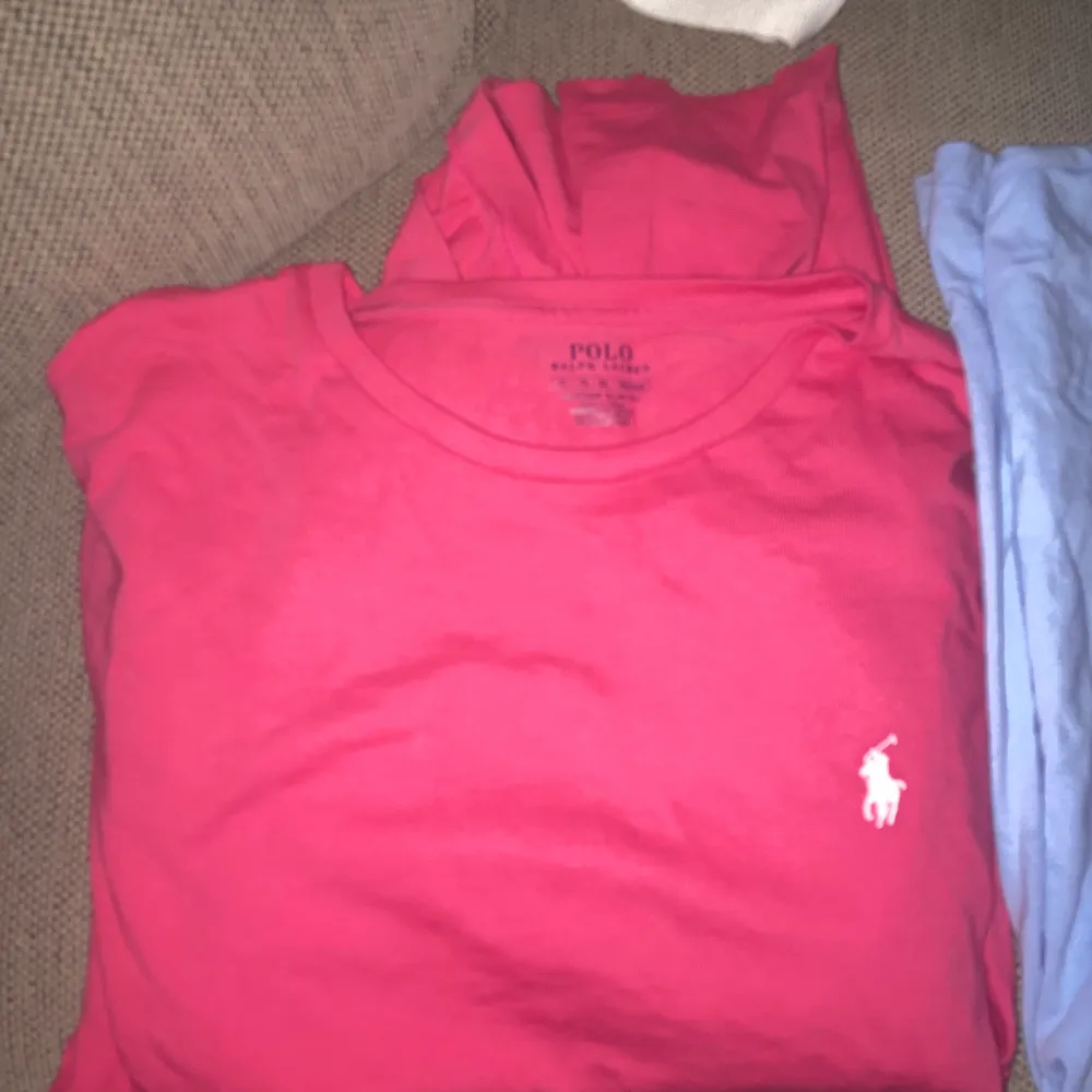 Helt ny oanvänd skön t-shirt. T-paidat.