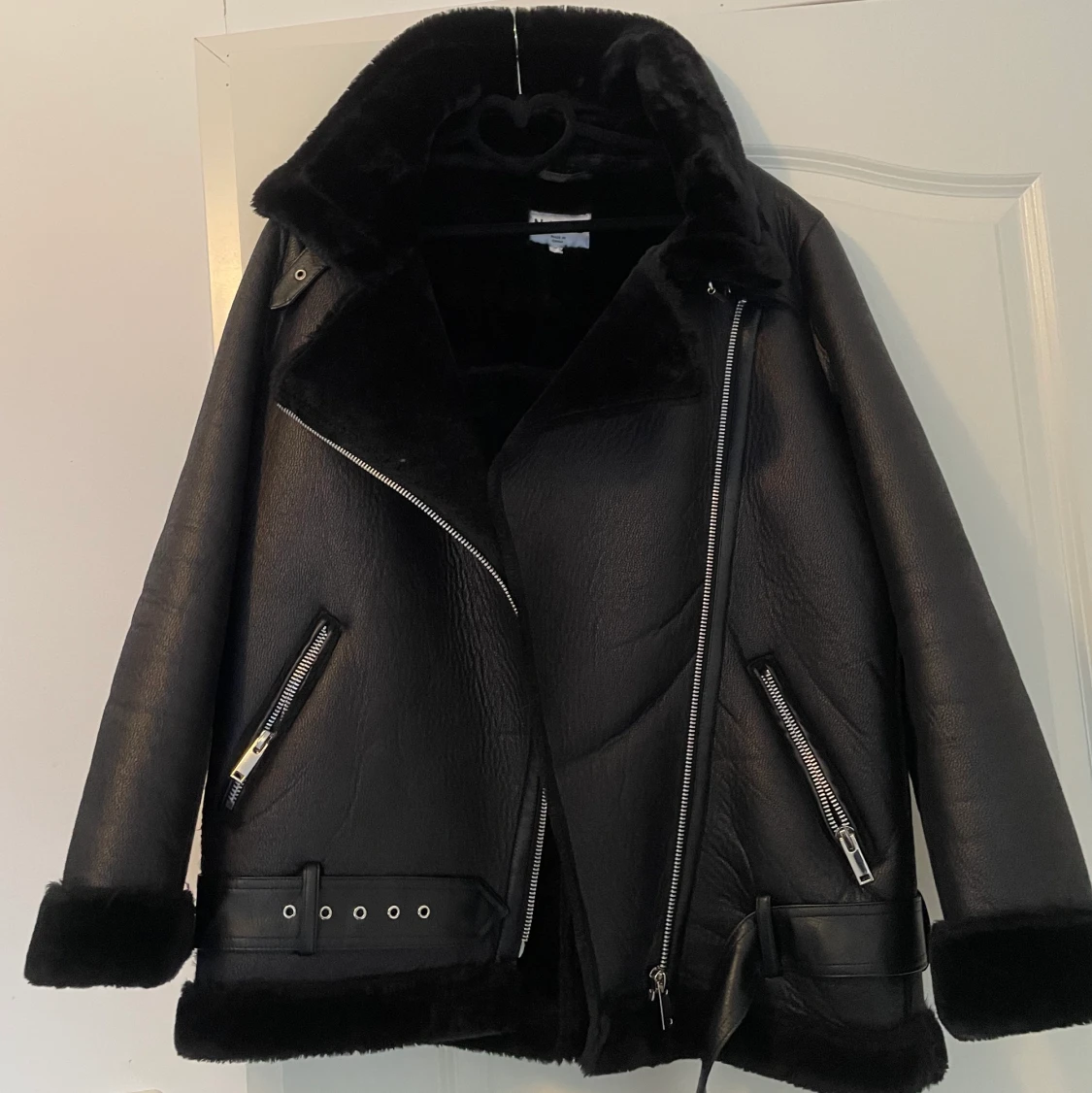 Skinnjacka med päls 