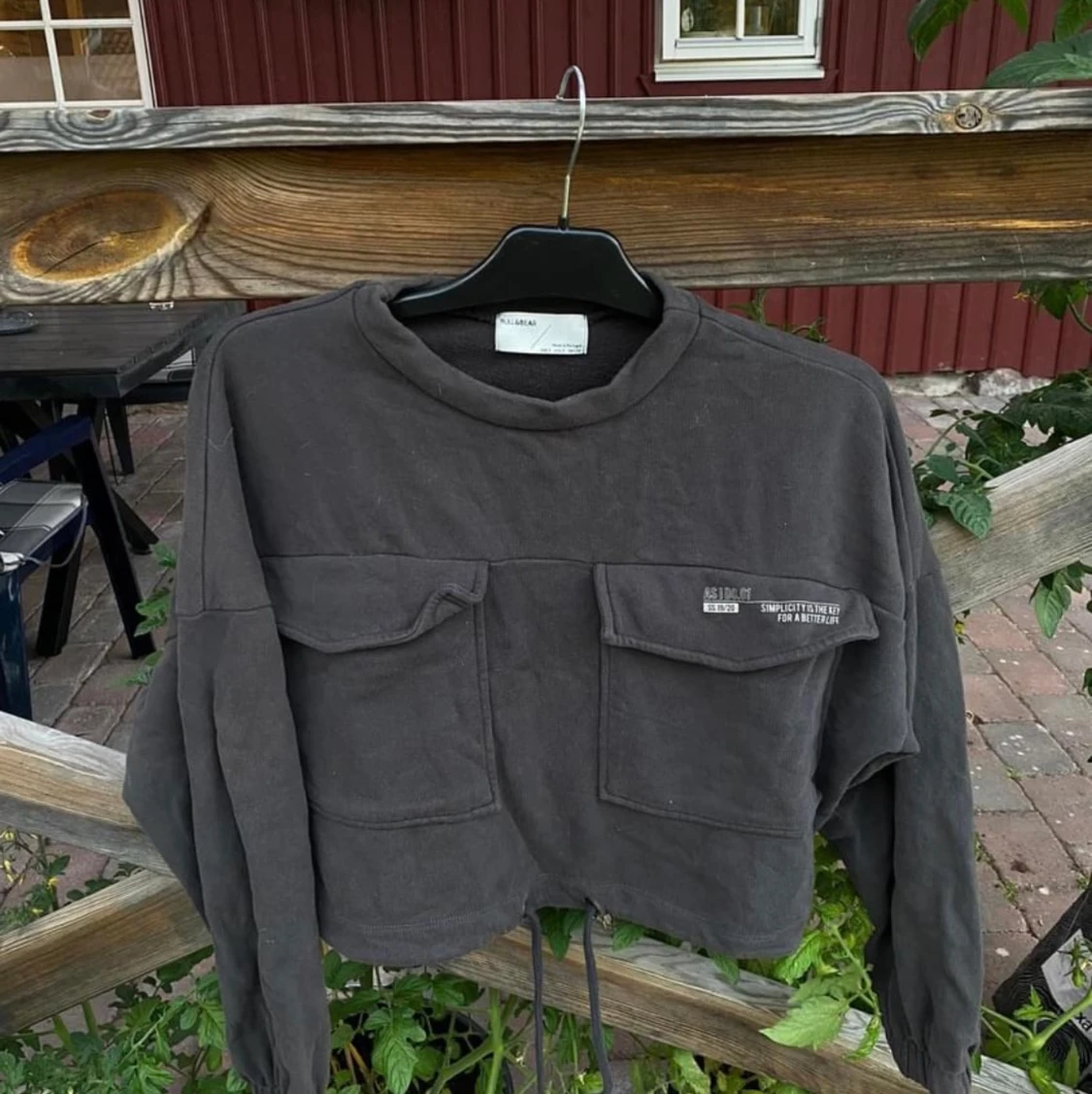 Mörkgrå tjocktröja 