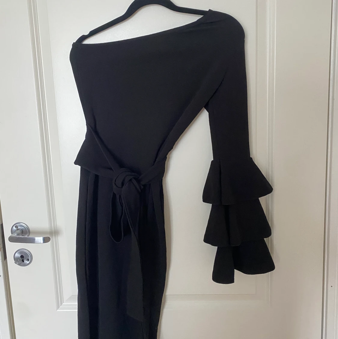 One shoulder klänning