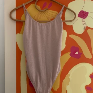 Glittrig Body - Body använd några gånger - bra skick 