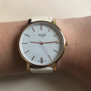 Regal Damklocka - Fin klocka från Regal. Knappt använd så är så gott som ny. Skinnimmitation.  