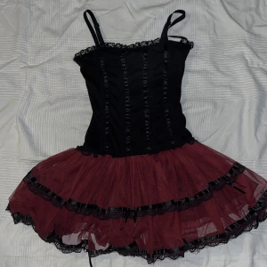 Korsett klänning - Använd gärna köp nu men kontakta mig först 🖤