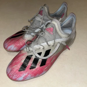 Adidas X fotbollsskor - Säljer mina fotbollsskor då dessa aldrig kommer till användning längre! Cond 8/10 (bara smutsiga)