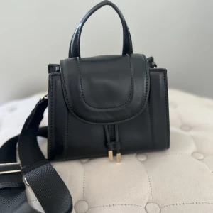 Zara väska  - Aldrig använd , väska från zara 