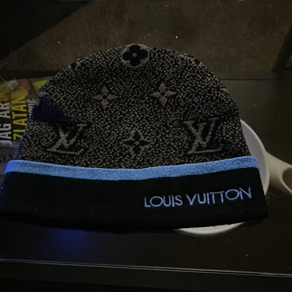 Helt ny Louis Vuitton mössa, helt oanvänd köpte för ngn vecka sen.. Övrigt.