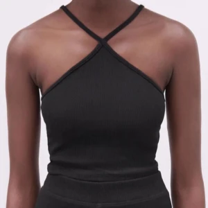 Zara linne - Nästintill oanvänt linne från Zara som passar till det mesta. Det är storlek M men passar även S och XS ☺️