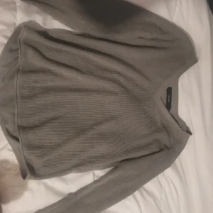 Stickad tröja - Fin stickadtröja utan hål. 