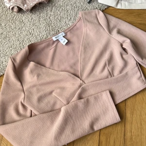 Nelly topp  - Aldrig använd. Från Nelly Rosa/beige