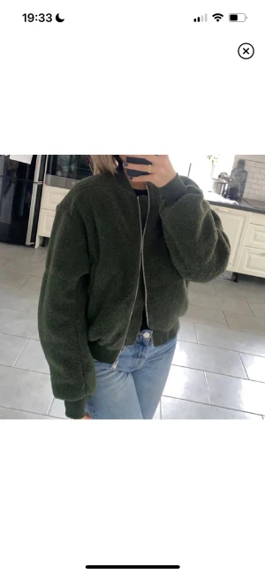 Cos jacka - Säljer denna mysiga jacka från cos!       (lånade bilder)