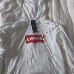 Aldrig använd levis hoodie i tunnare material. Lappen kvar!