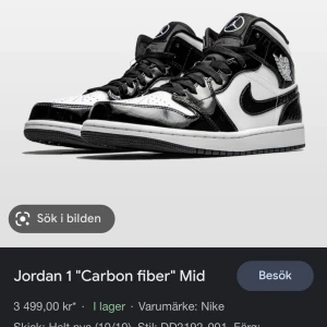 Svartvita Air jordan 1 mid  - Säljer mina air jordan 1 mid som är i gott skick då jag använt dem sparsamt. Strl 42 🤍