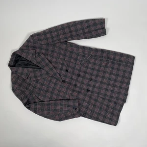 Rutig kappa - Rutig dubbelknäppt kappa!