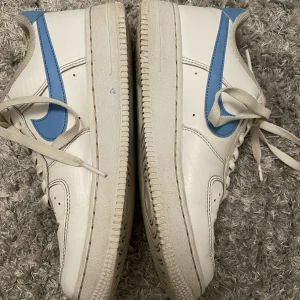 Nike air force 1  - Hej, säljer mina Nike air force 1 i användt skick, frakt -109kr!  Pris kan diskuteras 