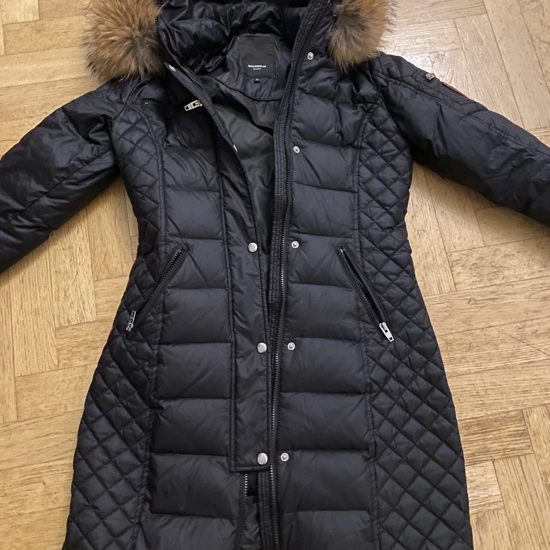 Rock and blue jacka  - 90