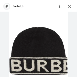 Burberry mössa  - Tjena vill sälja min Burberry mössa den är i fint skick och är en unik mössa säljer den för 1,500 men vid snabb affär kan pris diskuteras, skriv privat för mer bilder och info.