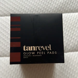 Tanrevel Glow peel pads - Tanrevel, Glow Peel Pads! Aldrig använd, fick i julklapp och kommer inte till användning! Vid snabb affär går pris att diskutera